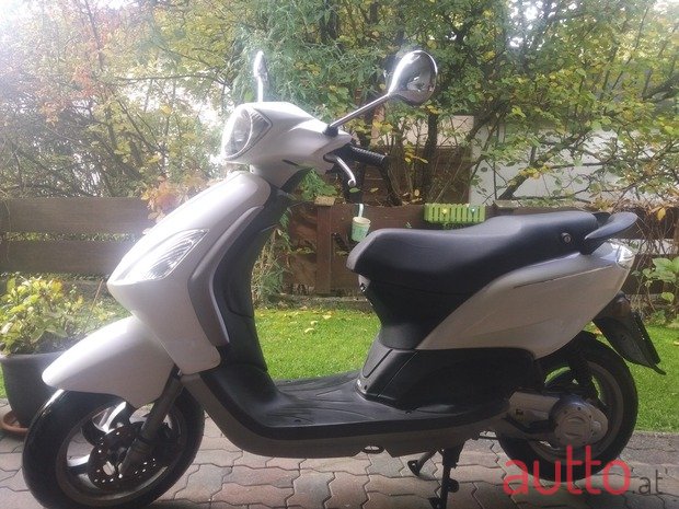2012' Piaggio Fly 50 2T photo #1