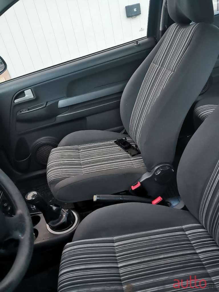 2007' Volkswagen Fox photo #6
