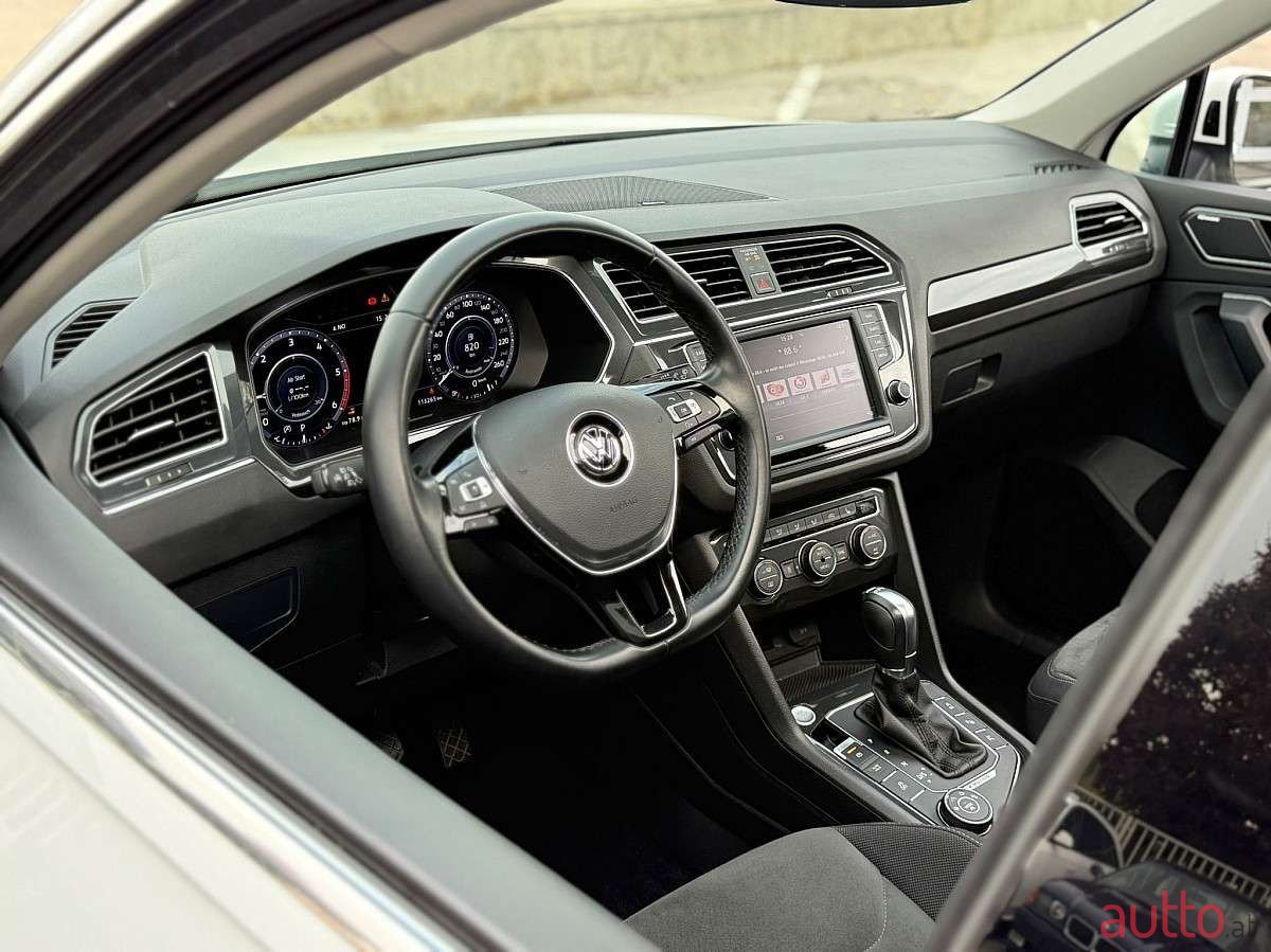 2016' Volkswagen Tiguan photo #6