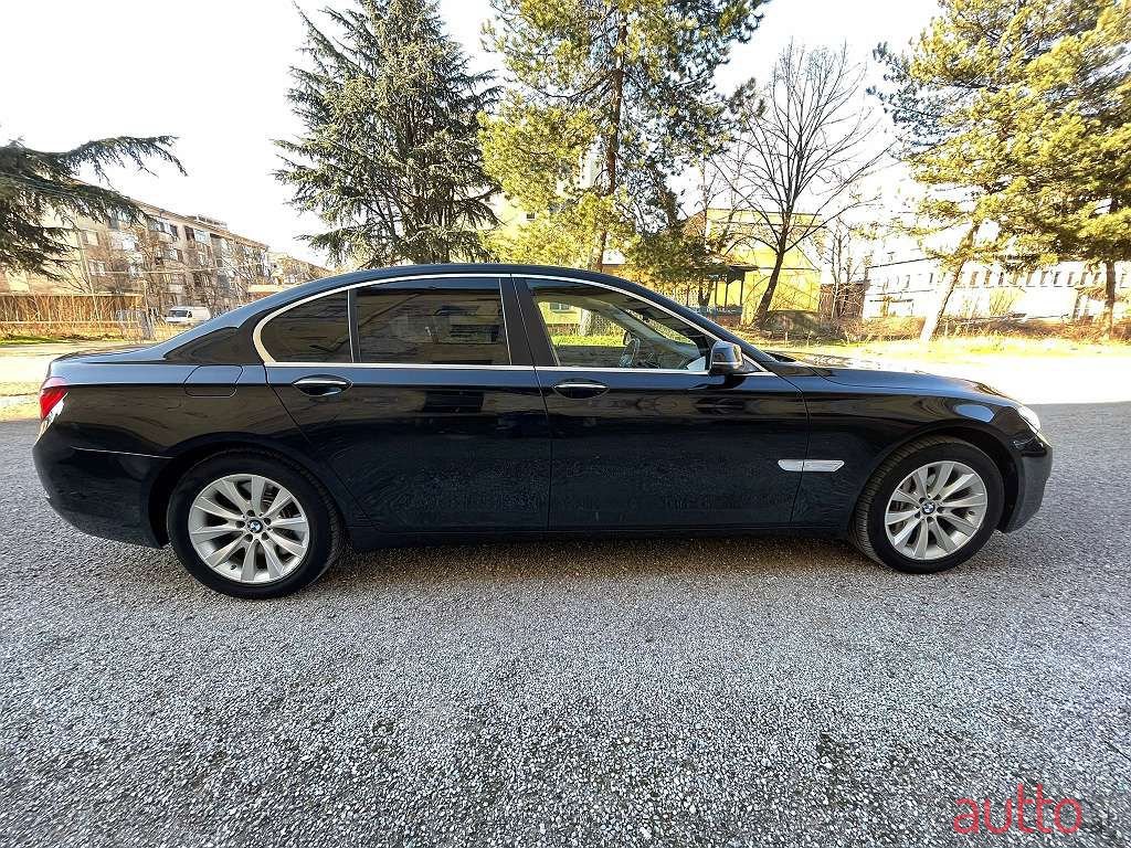 2013' BMW 7Er-Reihe photo #4