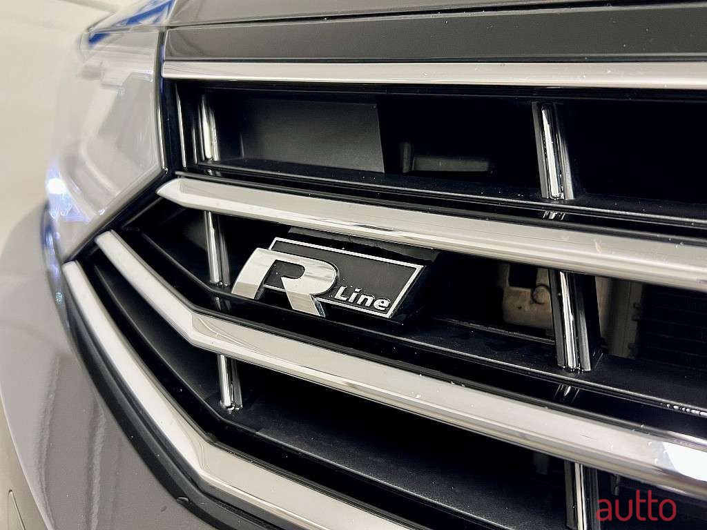 2020' Volkswagen Passat photo #3