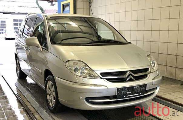 2012' Citroen C8 photo #1