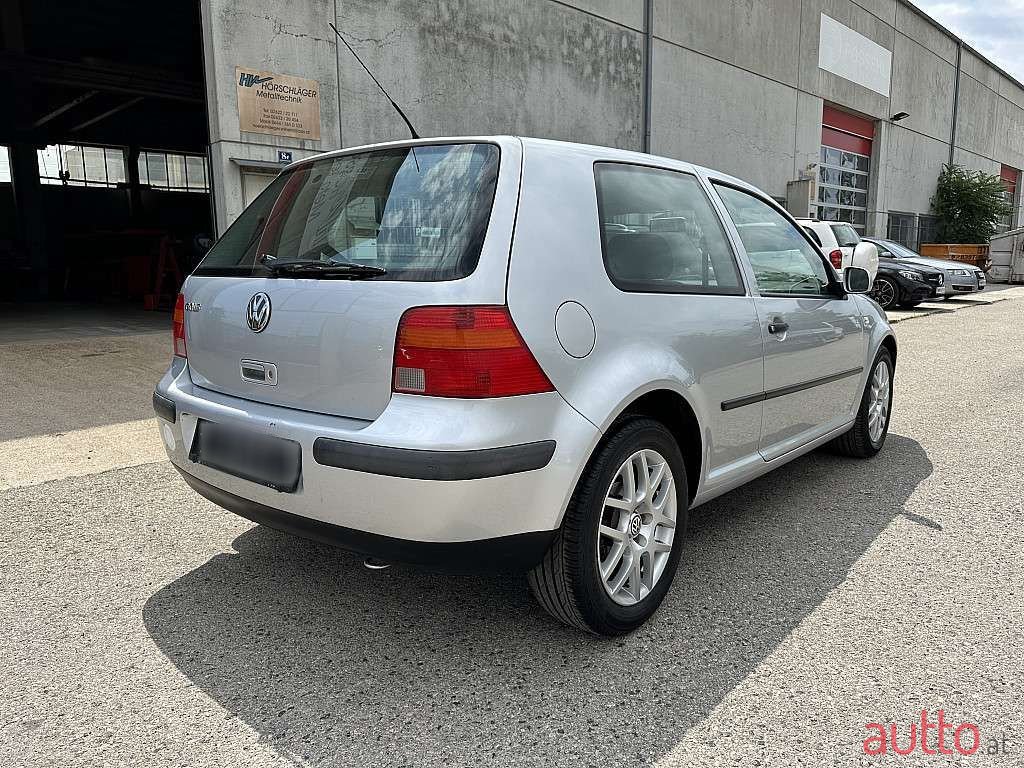 2001' Volkswagen Golf photo #5