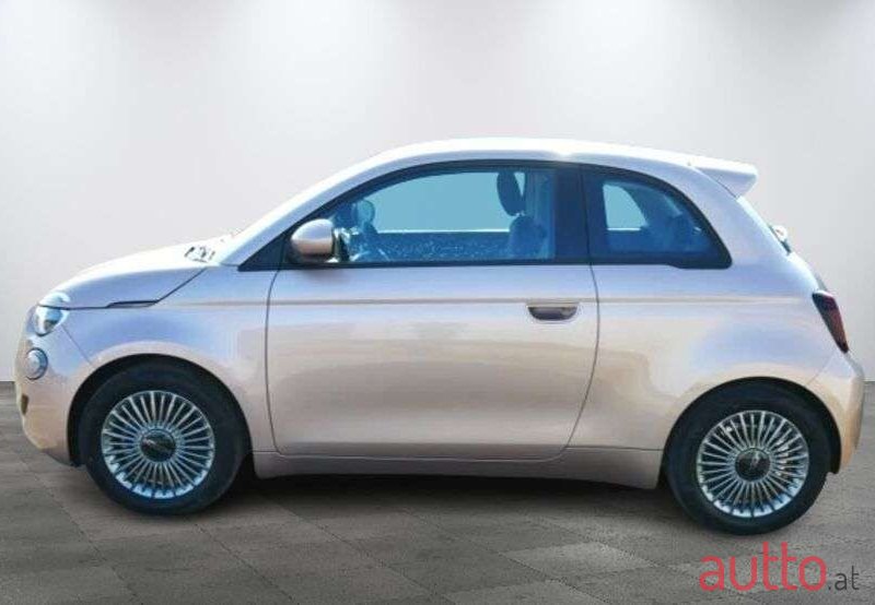 2023' Fiat 500 E photo #2