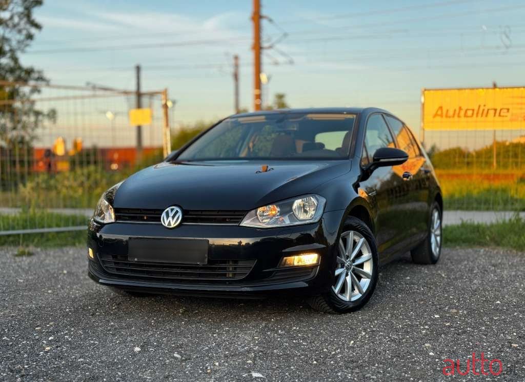 2015' Volkswagen Golf photo #2