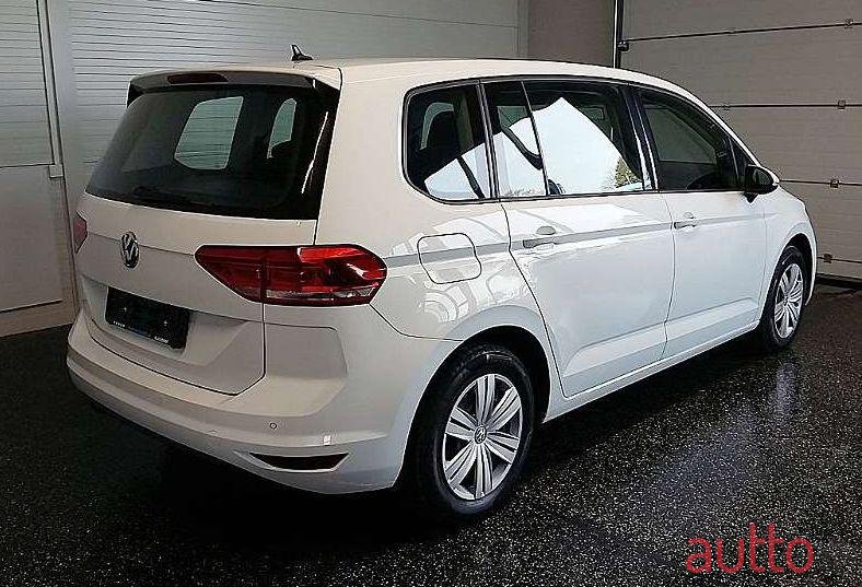 2015' Volkswagen Touran photo #1
