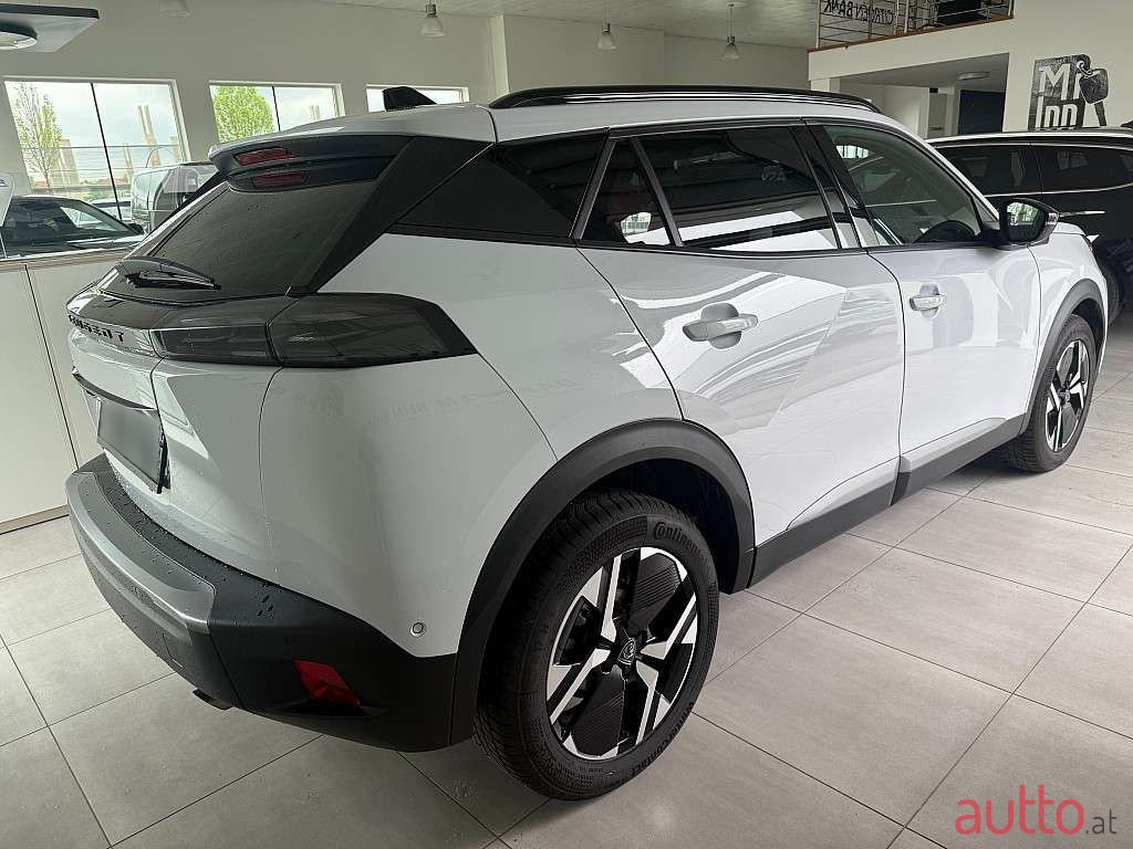 2024' Peugeot 2008 photo #2
