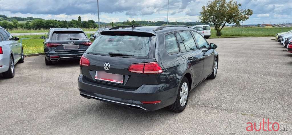 2018' Volkswagen Golf photo #4