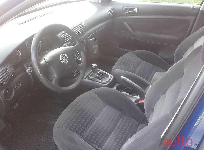 2002' Volkswagen Passat photo #1