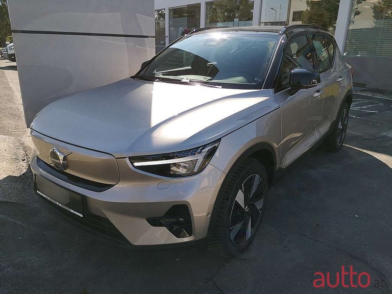 2023' Volvo XC40 photo #1