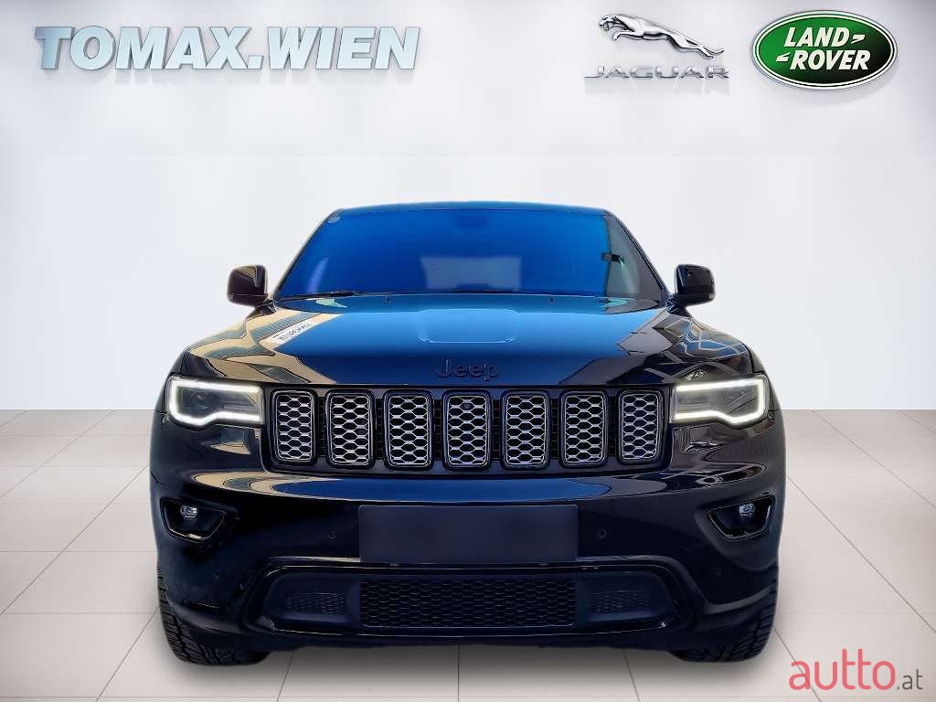 2017' Jeep Grand Cherokee photo #2