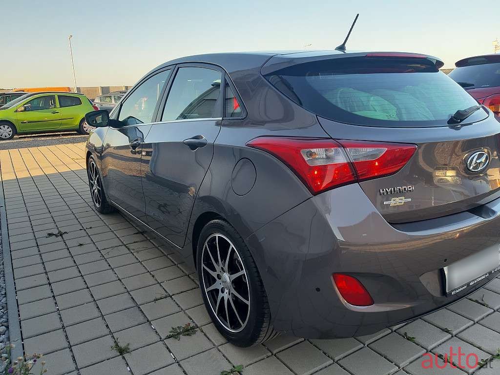 2012' Hyundai i30 photo #6