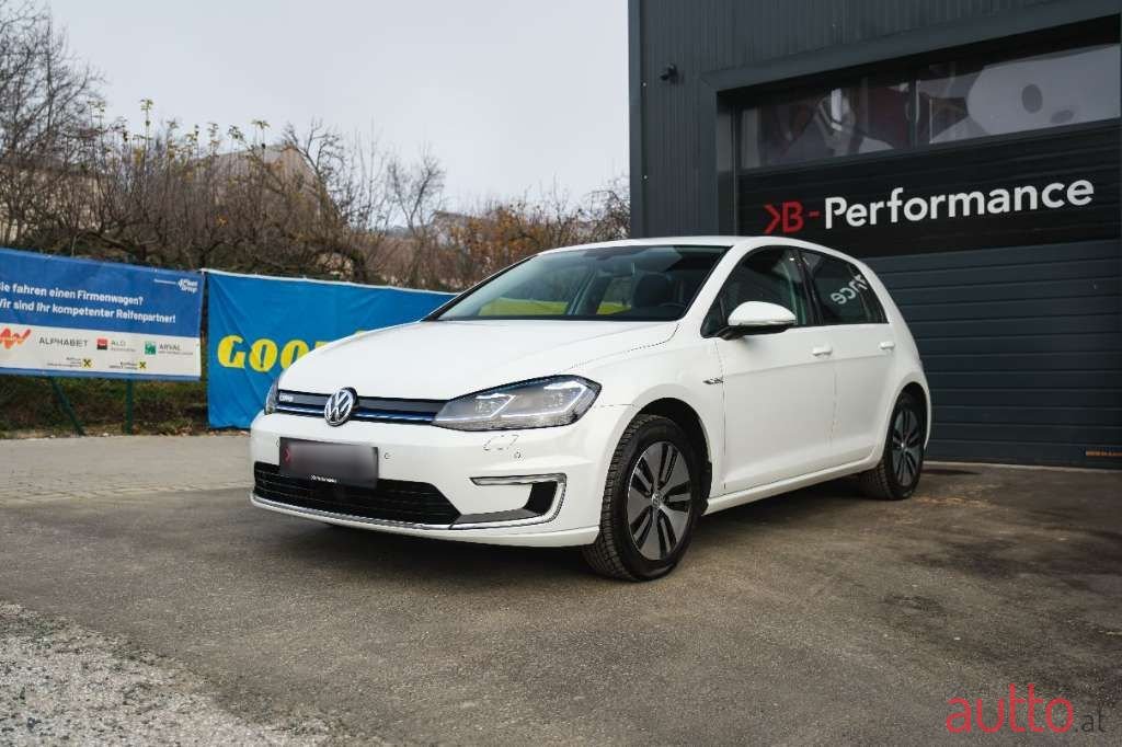 2017' Volkswagen Golf photo #4
