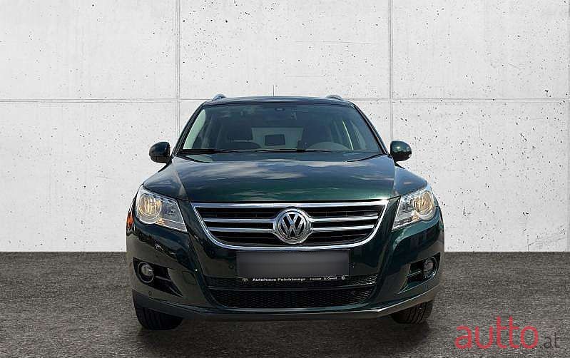 2011' Volkswagen Tiguan photo #2