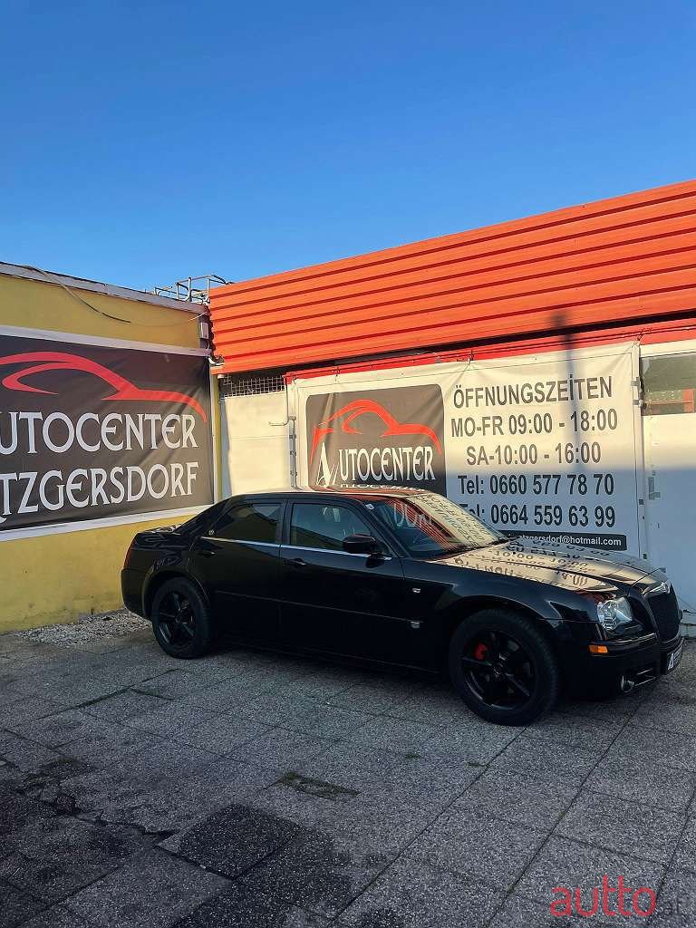 2005' Chrysler 300 C photo #2