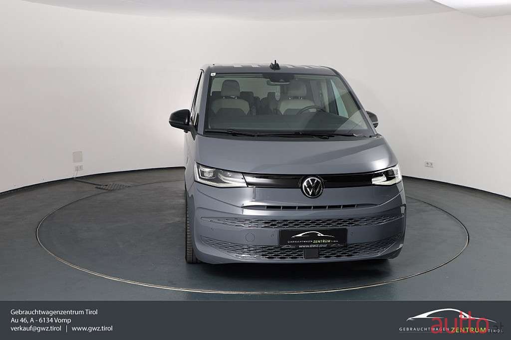2022' Volkswagen Multivan photo #2