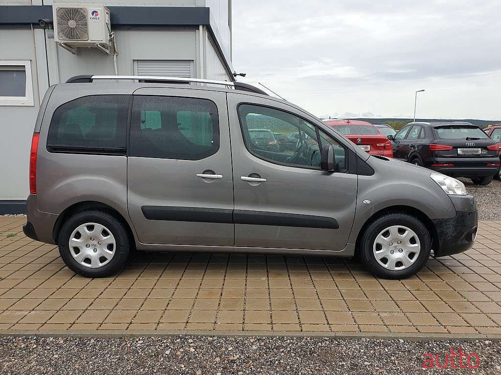 2011' Peugeot Partner photo #4