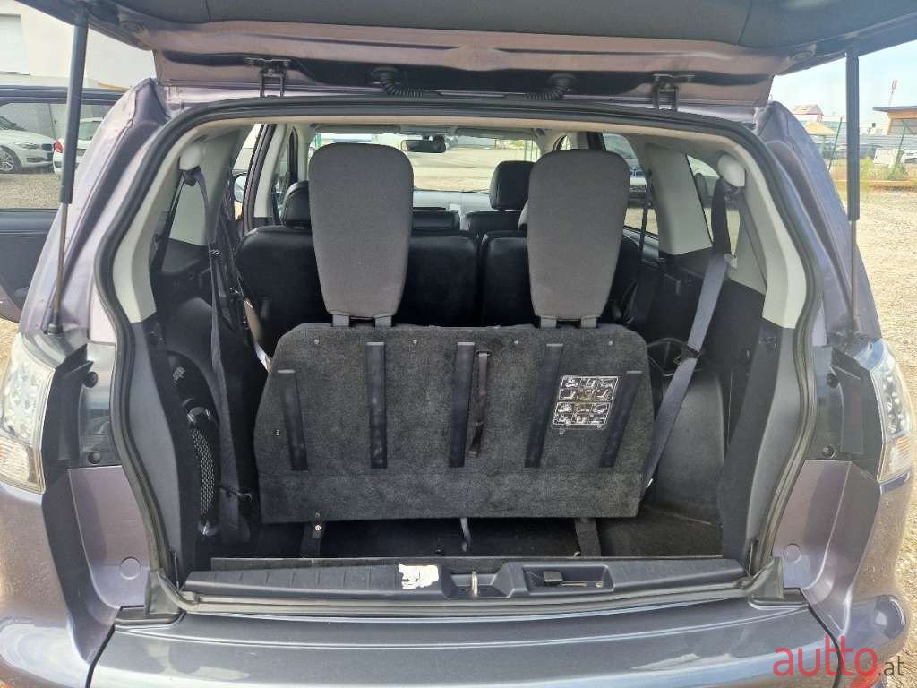 2010' Mitsubishi Outlander photo #6