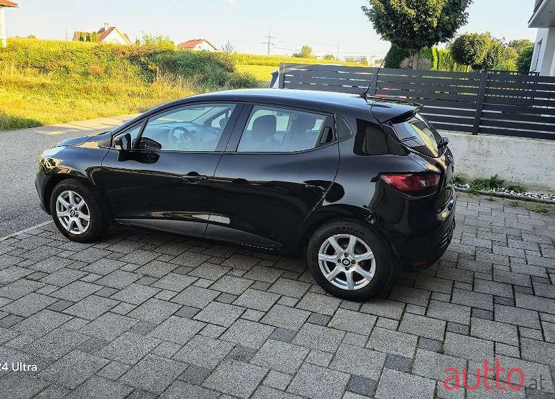 2019' Renault Clio photo #2