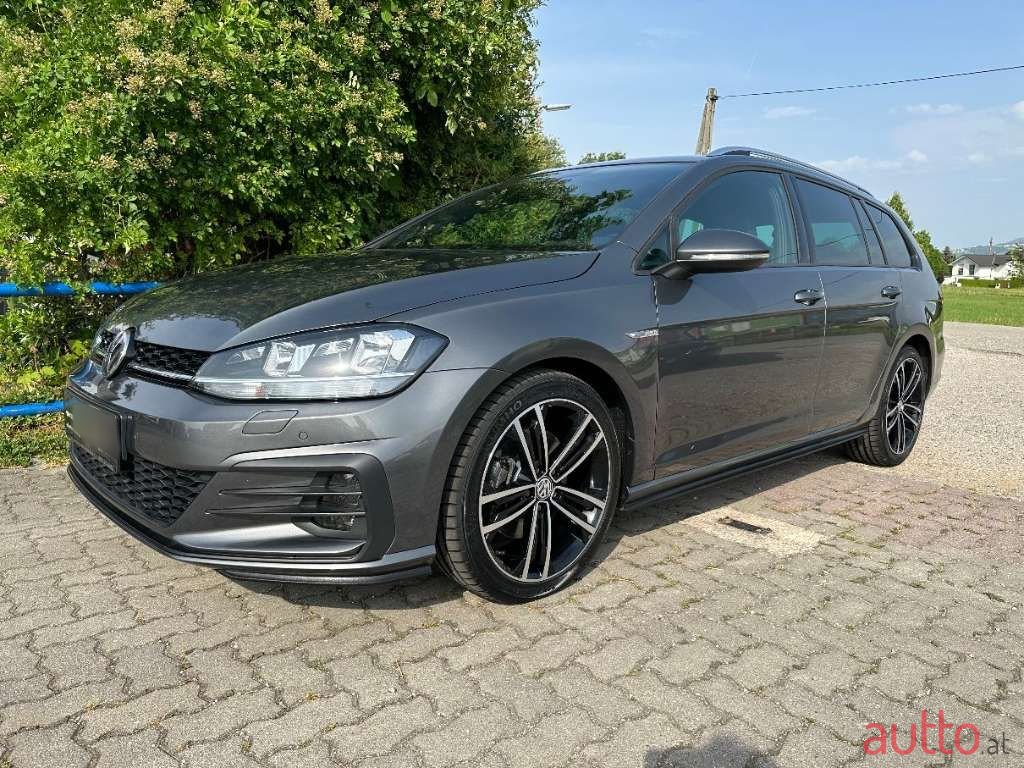 2017' Volkswagen Golf photo #2