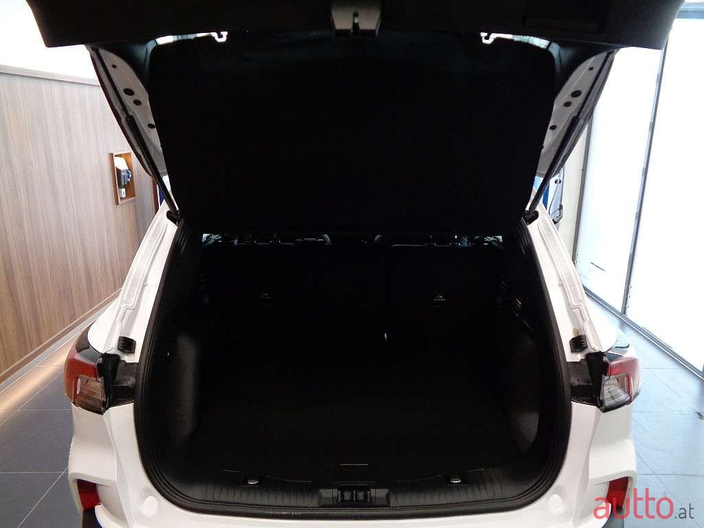 2023' Ford Kuga photo #5