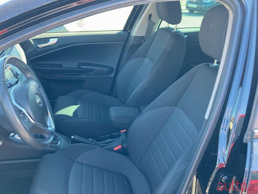 2017' Alfa Romeo Giulietta photo #4