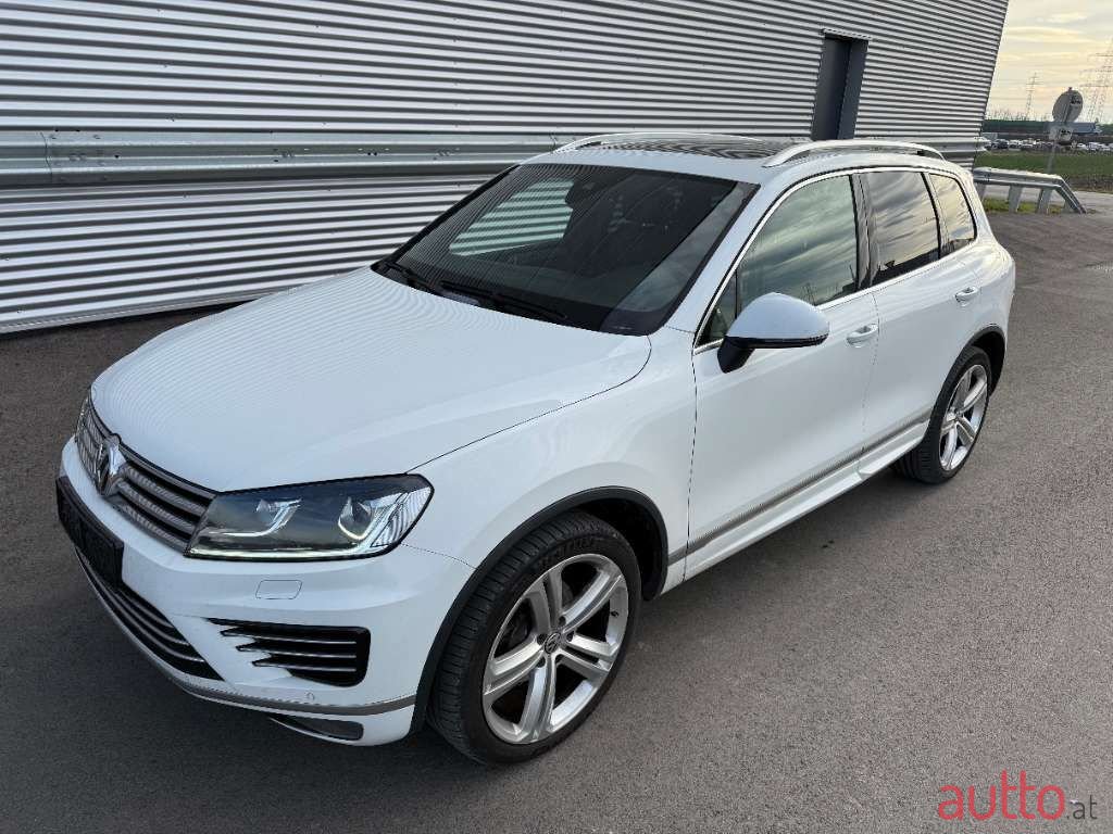 2017' Volkswagen Touareg photo #1