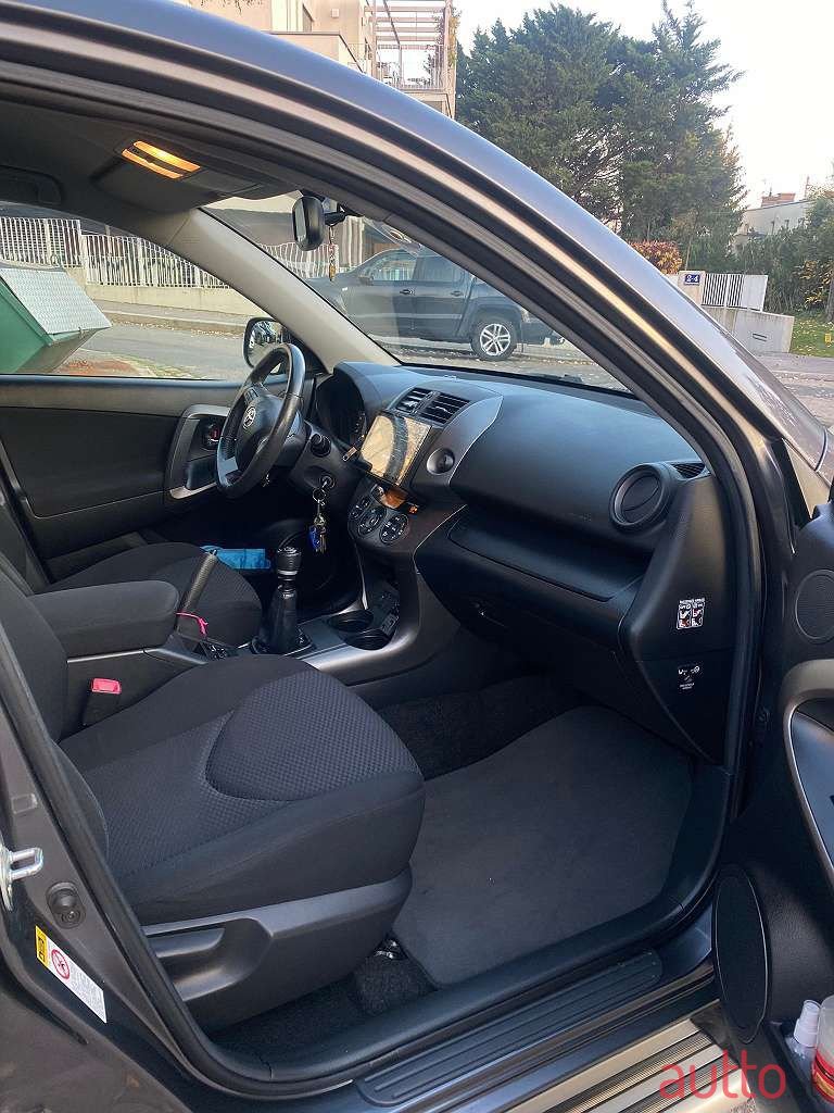 2010' Toyota RAV4 photo #5