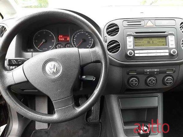 2007' Volkswagen Golf photo #1