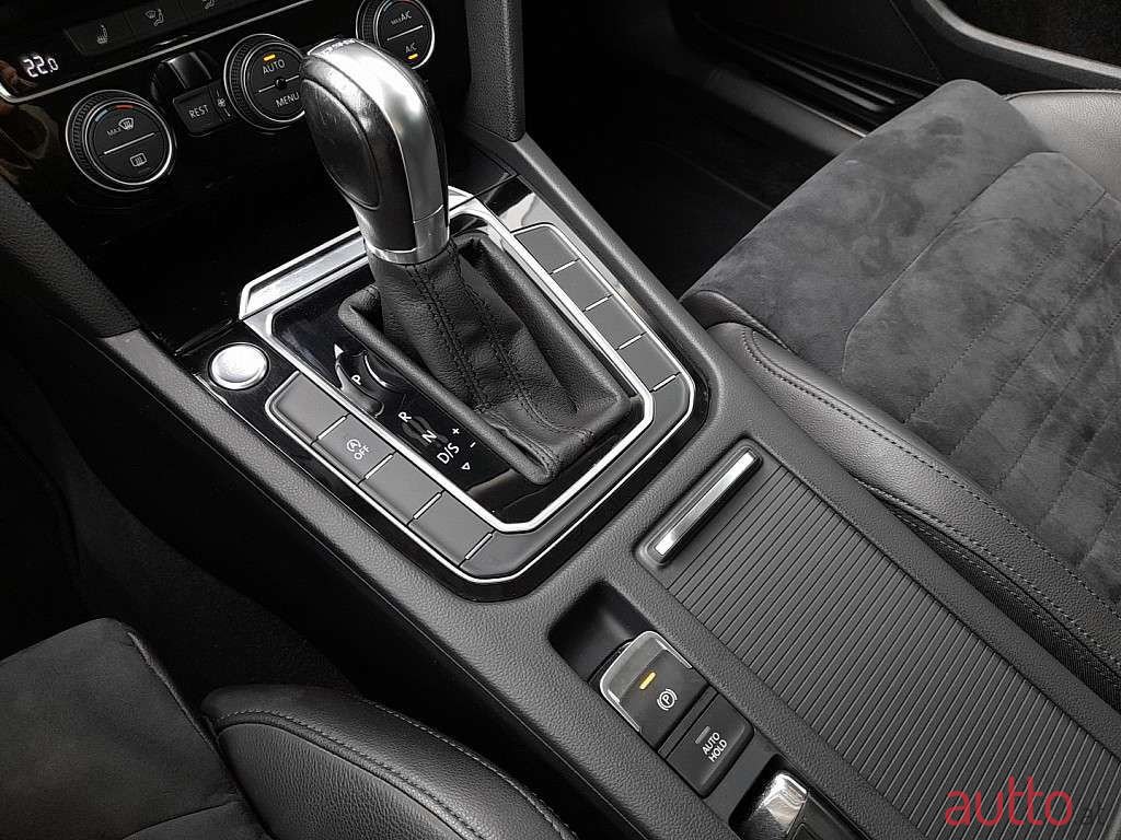 2019' Volkswagen Passat photo #5