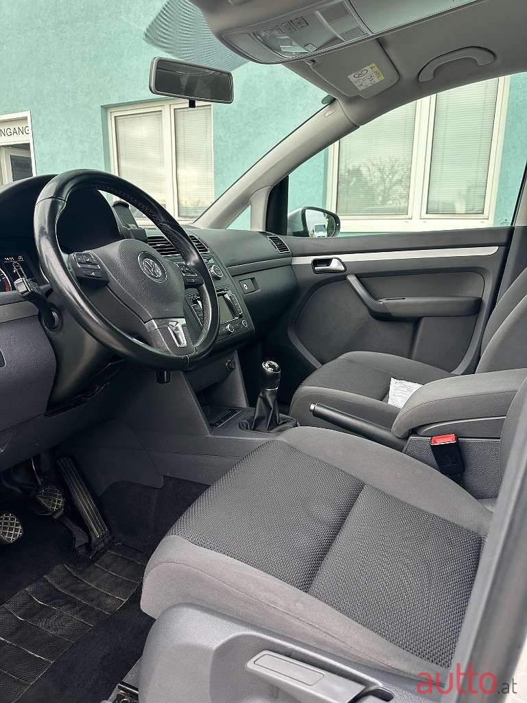 2014' Volkswagen Touran photo #5