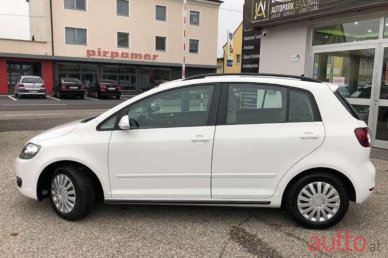 2012' Volkswagen Golf photo #1