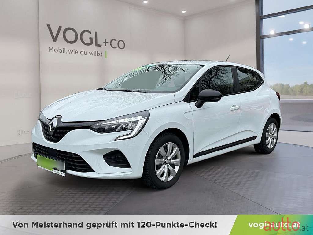 2023' Renault Clio photo #1