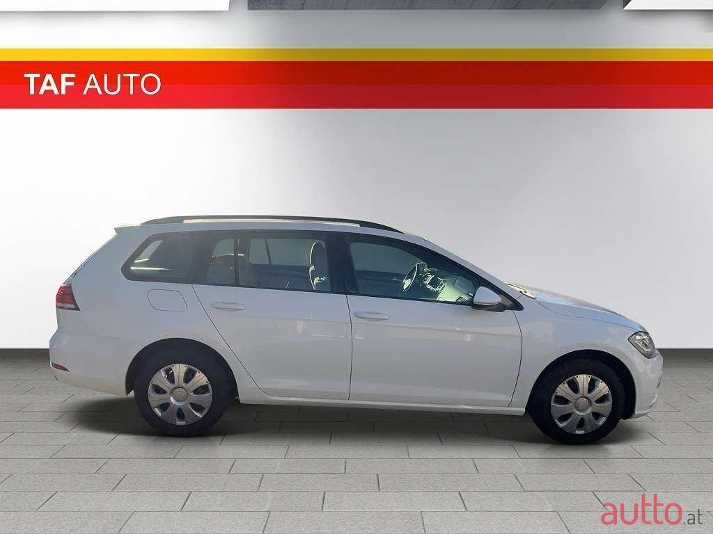 2018' Volkswagen Golf photo #6