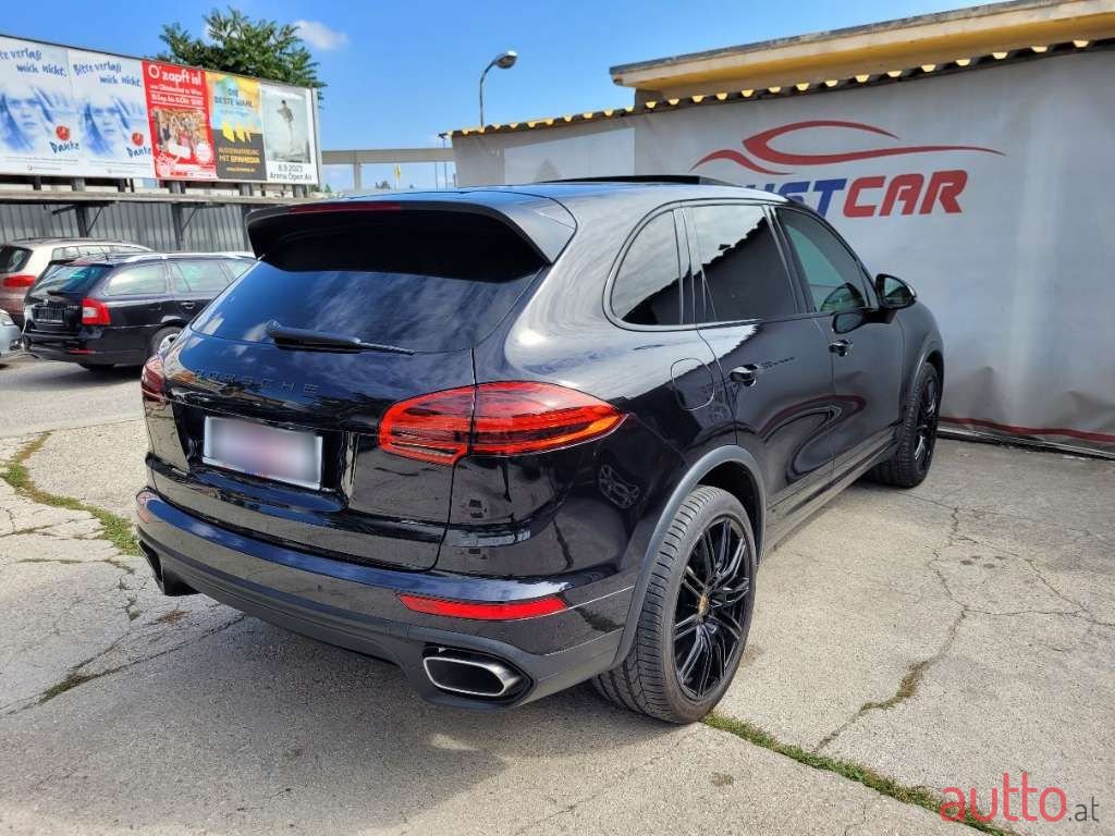 2015' Porsche Cayenne photo #6