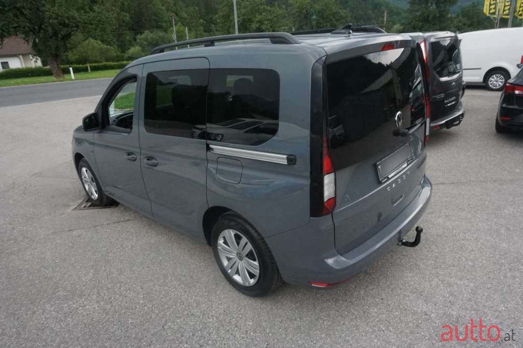 2023' Volkswagen Caddy photo #4