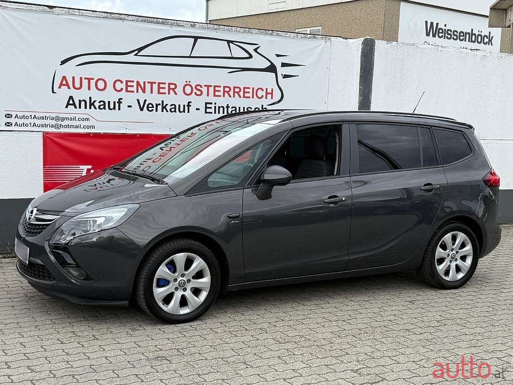 2013' Opel Zafira photo #2