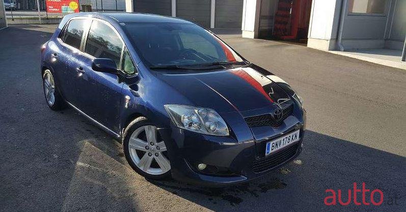 2008' Toyota Auris photo #1