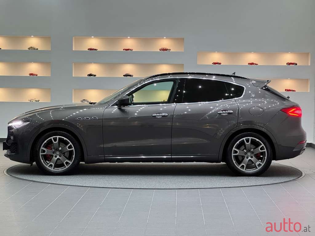 2017' Maserati Levante photo #2