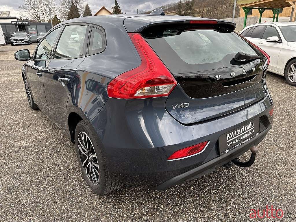 2017' Volvo V40 photo #6