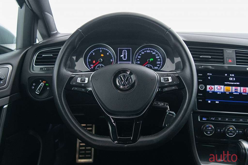 2019' Volkswagen Golf photo #5