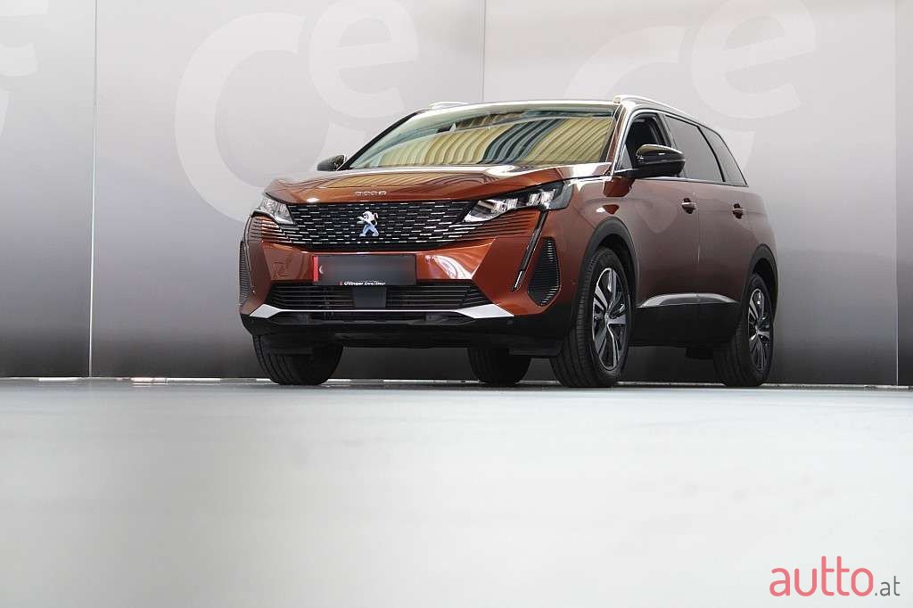 2022' Peugeot 5008 photo #3