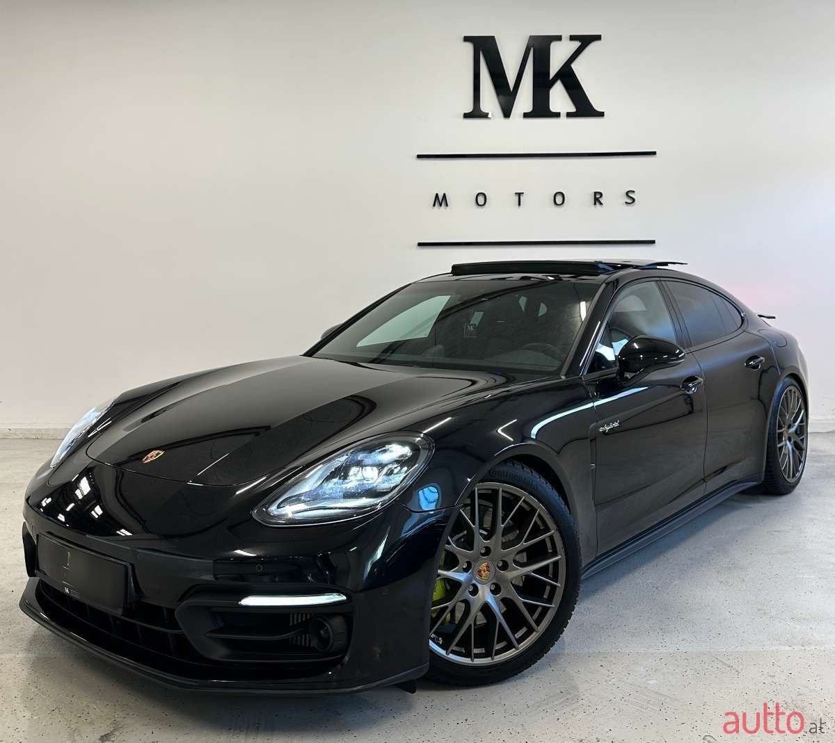 2021' Porsche Panamera photo #1