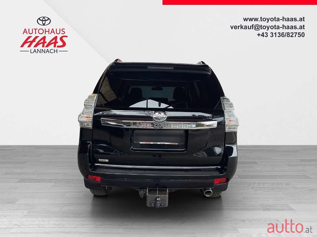 2016' Toyota Land Cruiser photo #4