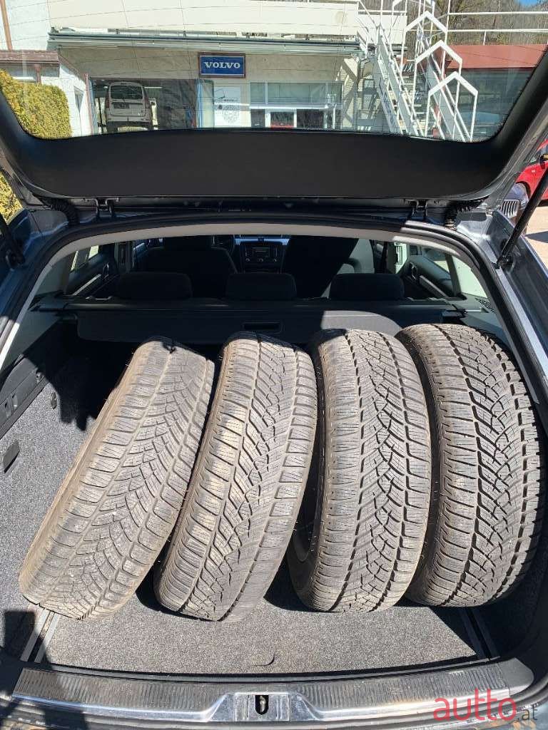 2012' Skoda Superb photo #5