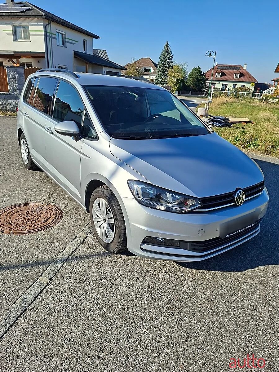 2023' Volkswagen Touran photo #4