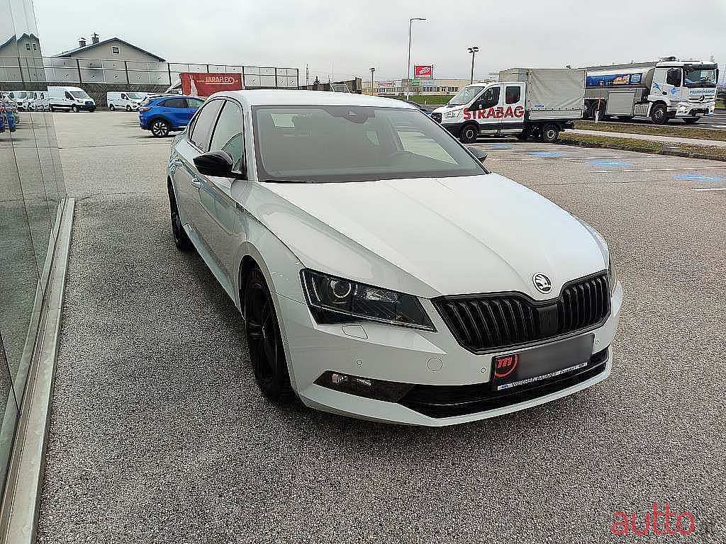 2018' Skoda Superb photo #4