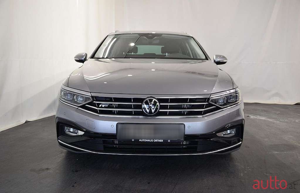 2021' Volkswagen Passat photo #2