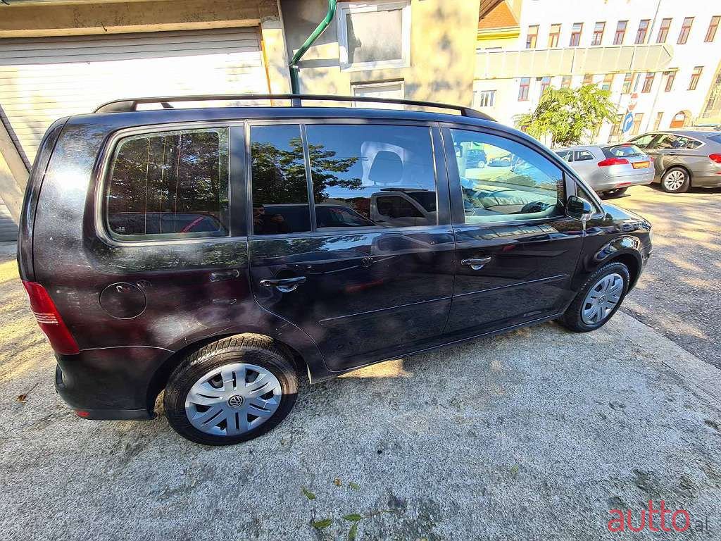 2007' Volkswagen Touran photo #4