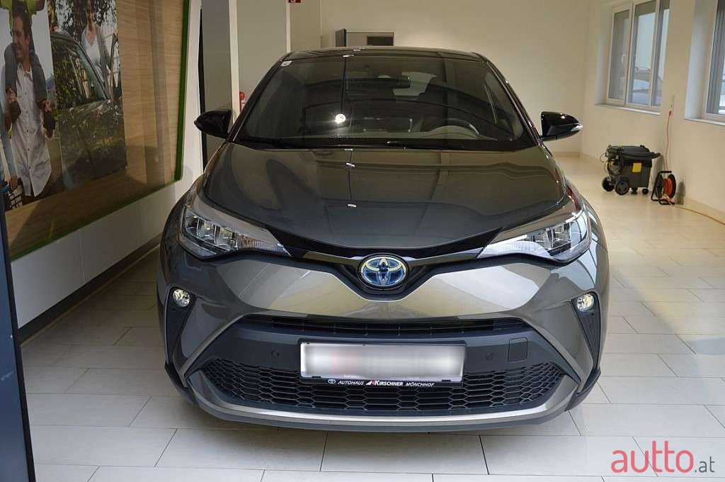 2022' Toyota C-HR photo #2